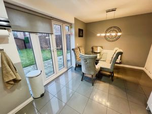Kitchen Diner- click for photo gallery